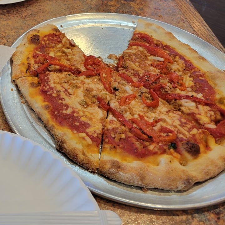 review photo of Uncle Oogies Vegan Sausage And Pepper pizza shared by @bridgetlong623 on 09 Jan 2022 - review