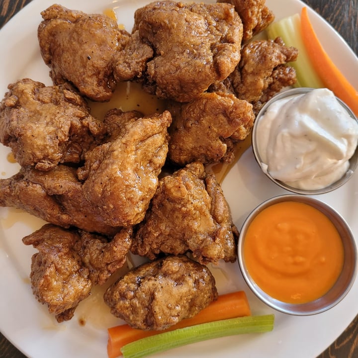 review photo of Rise Above Pizza & Wings Maple Garlic Seitan Wings shared by @jessicajane on 17 Sep 2021 - review