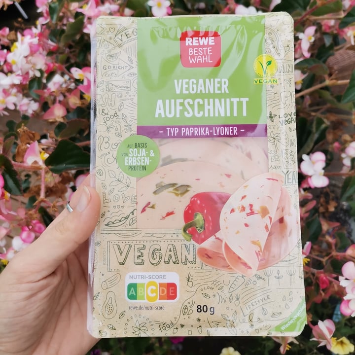 photo of REWE Beste Wahl Veganer Aufschnitt Typ Paprika-Lyoner shared by @sophiaschelhase on  26 Sep 2021 - review