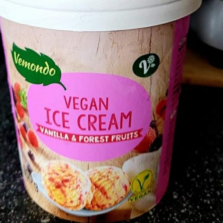 photo of Vemondo Dairy Free Ice Cream, Vanilla And Red Fruits shared by @spiruline on  13 Mar 2021 - review