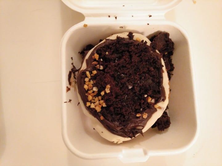 photo of Chök The Chocolate Kitchen Donut vegano con chocolate blanco shared by @viajeracronica on  24 Feb 2020 - review