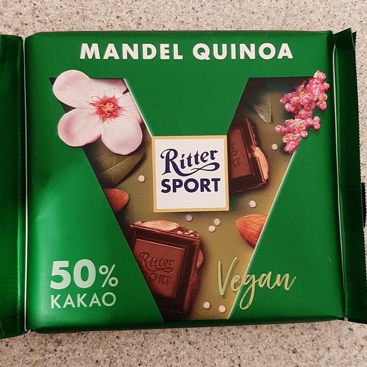 photo of Ritter Sport Cioccolato Fondente Con Mandorle Intere E Quinoa shared by @sissicrissi on  14 Oct 2022 - review