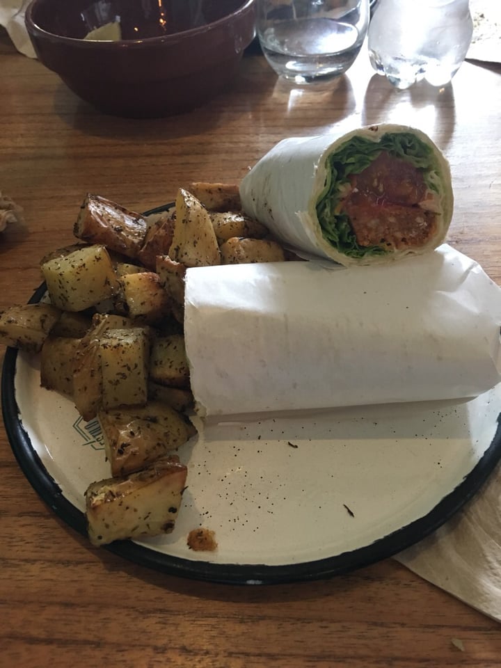 photo of Estilo Veggie Falafel Wrap shared by @luzagustoni on  02 Aug 2019 - review