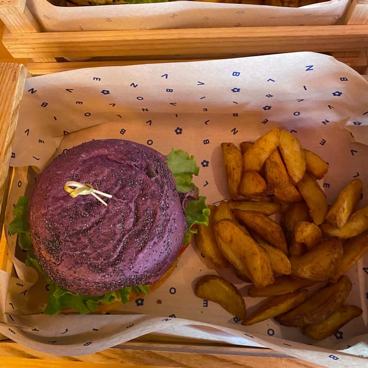 photo of Flower Burger Cheesy Cecio shared by @vegmaddy on  10 Mar 2022 - review