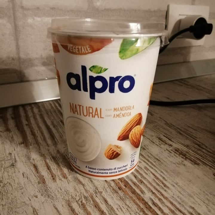 photo of Alpro Yogurt mandorla shared by @queenofdarkness on  20 Nov 2022 - review