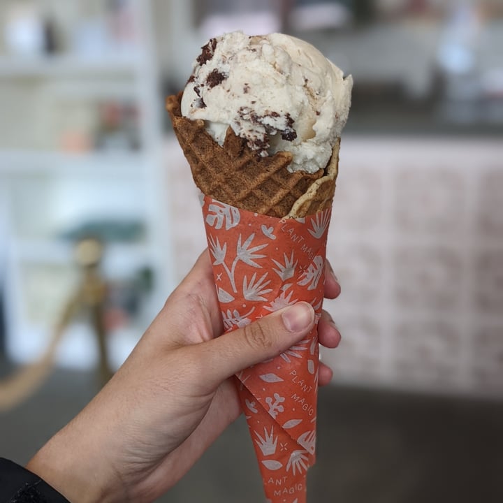 review photo of Frankie & Jo's Capitol Hill Ice Cream & Waffle shared by @veganjuliana on 16 Jun 2022 - review