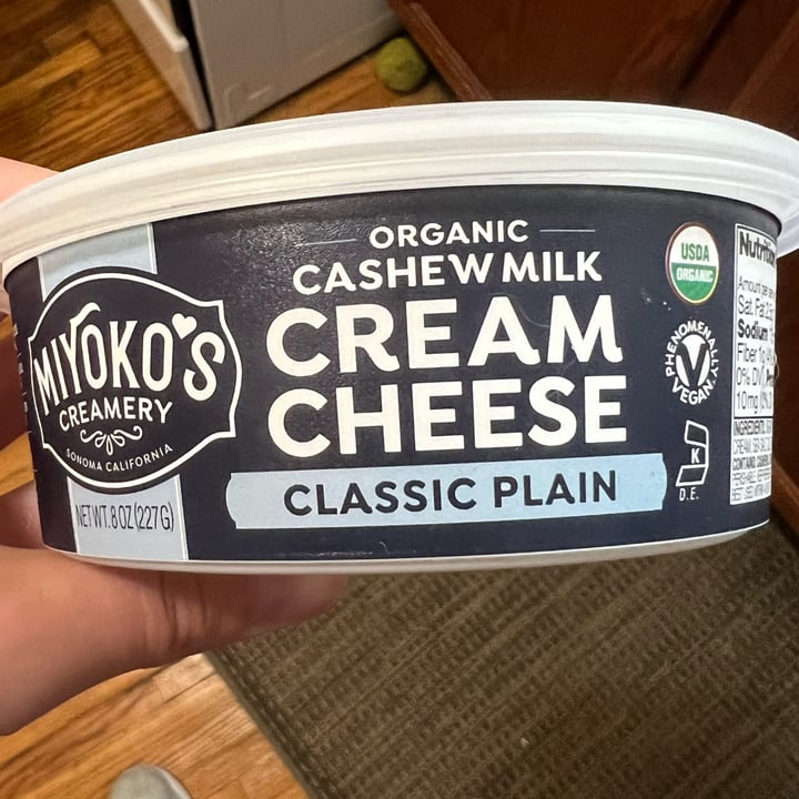 review photo of Miyoko's Creamery Cashew Milk Cream Cheese shared by @gracemccarthy on 01 Aug 2022 - review
