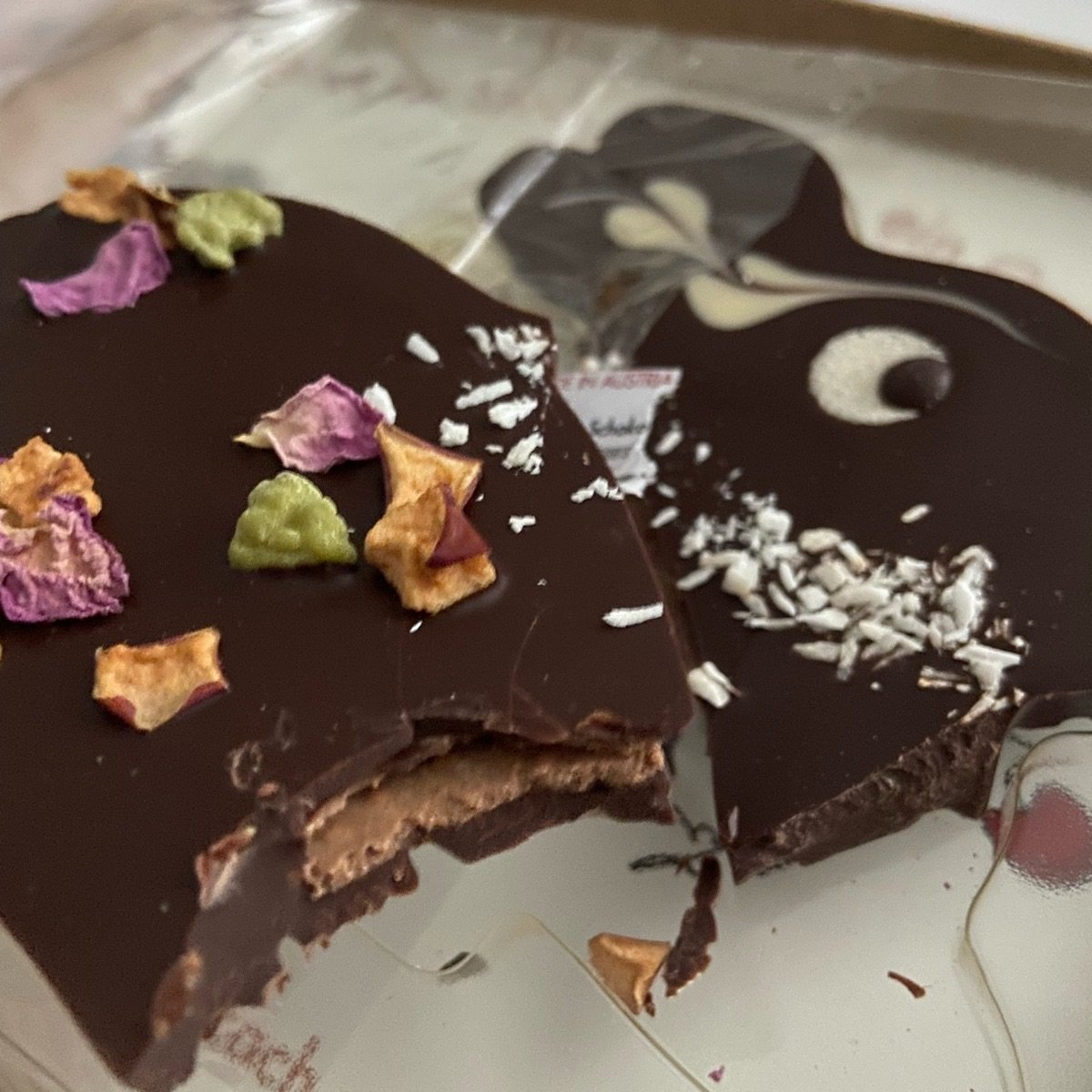 Hasy mit krokant-füllung from zotter - Vegan Product Reviews &amp; Ratings ...