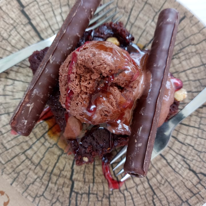 photo of La Casita Desayunos y Pinchos Brownie de chocolate con helado shared by @bluristic on  09 Apr 2021 - review