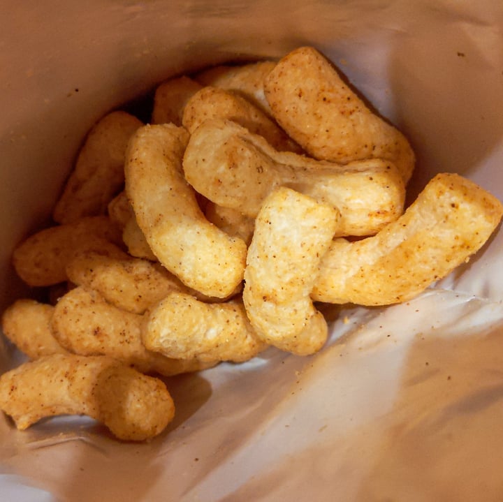 review photo of Hippeas Sriracha Sunshine Organic Chickpea Puffs shared by @lemonbeebrush on 26 Dec 2020 - review