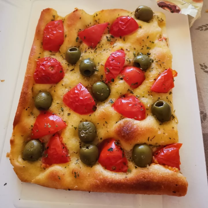 photo of Deliss Srl Focaccia Pomodorini E Olive shared by @krissone on  16 May 2022 - review