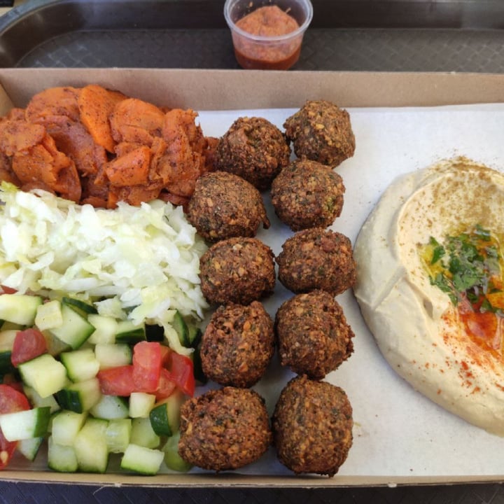 photo of Hummus bar Hummus Vegetables Falafel shared by @gimmione on  22 Jul 2022 - review