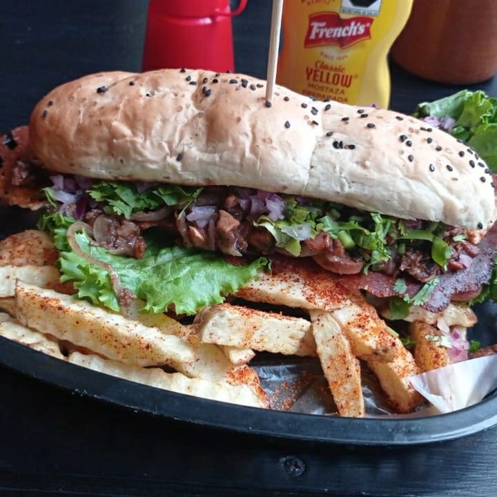 review photo of La Cochera Vegana Taquería Maxi dogo shared by @unaletra on 06 Oct 2021 - review