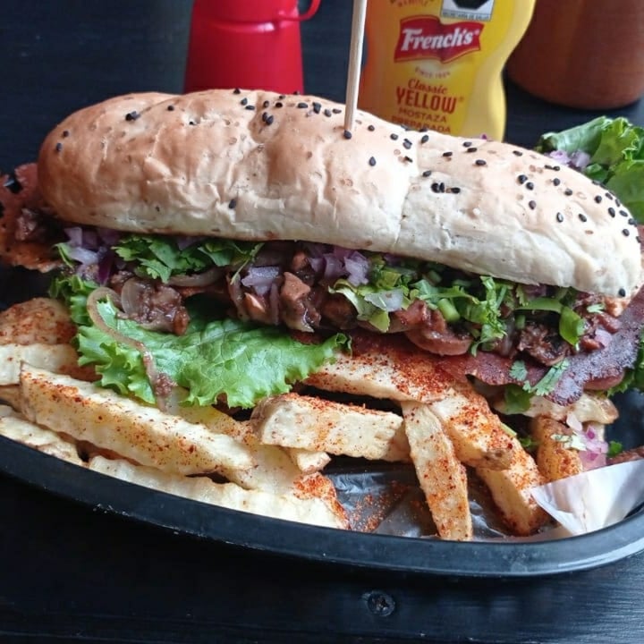 photo of La Cochera Vegana Taquería Maxi dogo shared by @unaletra on  06 Oct 2021 - review