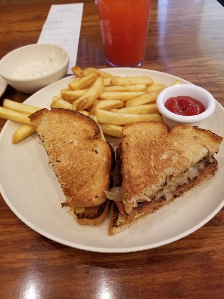 photo of Veggie Grill Beyond Meat Patty Melt shared by @sammfortheoceans on  10 Dec 2019 - review