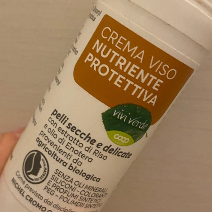 photo of Vivi verde Crema viso nutriente protettiva delicate  shared by @ariannacr on  30 Mar 2022 - review