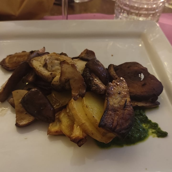 photo of L'OV Osteria Vegetariana Porcini arrosto con millefoglie di patate shared by @mostravagante on  16 Jul 2022 - review