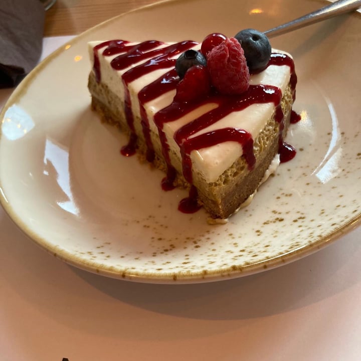 photo of Nativa Ristorante Cheesecake al cioccolato bianco e lamponi shared by @alessiavicini on  17 Jul 2022 - review