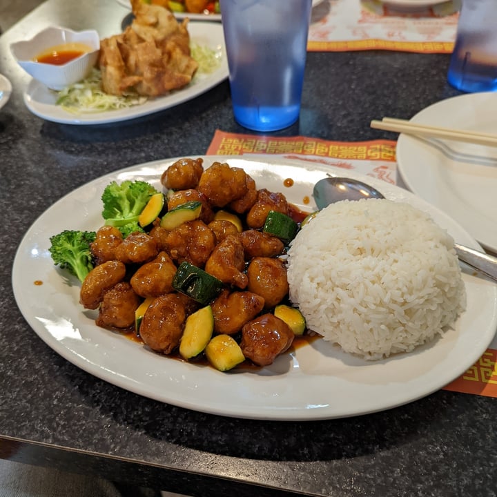 review photo of Chef Kenny’s Asian Vegan General Tzo Chicken shared by @jmount on 23 Feb 2022 - review