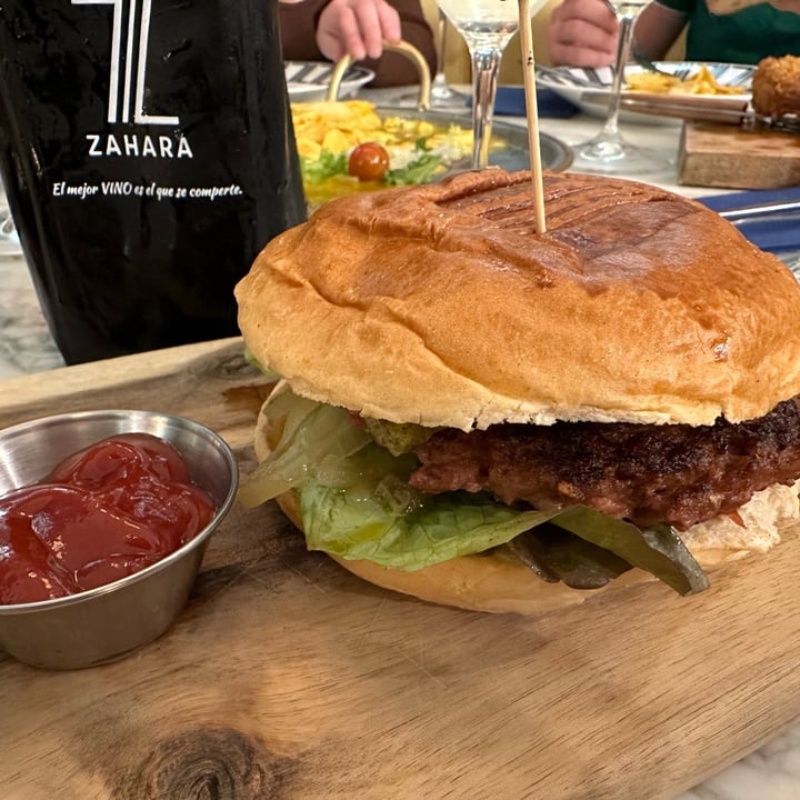 photo of Hostal Zahara Hamburguesa Vegana shared by @uxiaprieto on  09 Dec 2022 - review