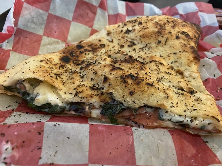 photo of Ixteriolo's Calzone shared by @adhara on  12 Apr 2020 - review