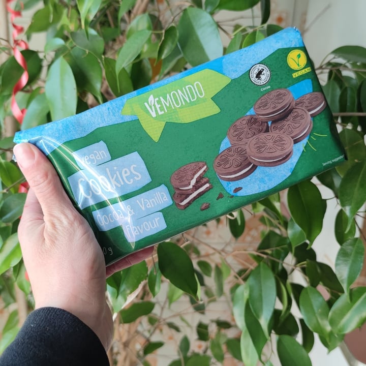 photo of Vemondo Vegan Cookies Cocoa & Vanilla Flavour shared by @perondhouse on  07 Mar 2022 - review