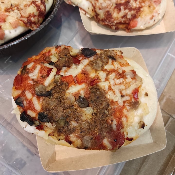 photo of Vegan bombon sin gluten Pizza verduras shared by @saruchi on  03 Nov 2021 - review