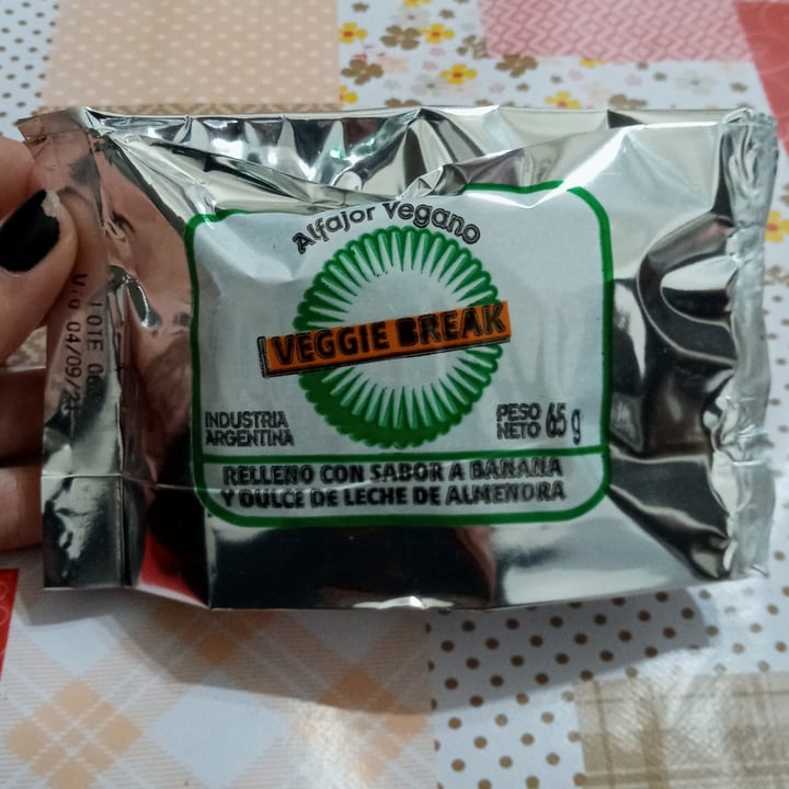 photo of Veggie Break Alfajor Vegano Relleno con sabor a Banana Y Dulce de Almendra shared by @lulu19 on  01 Aug 2021 - review