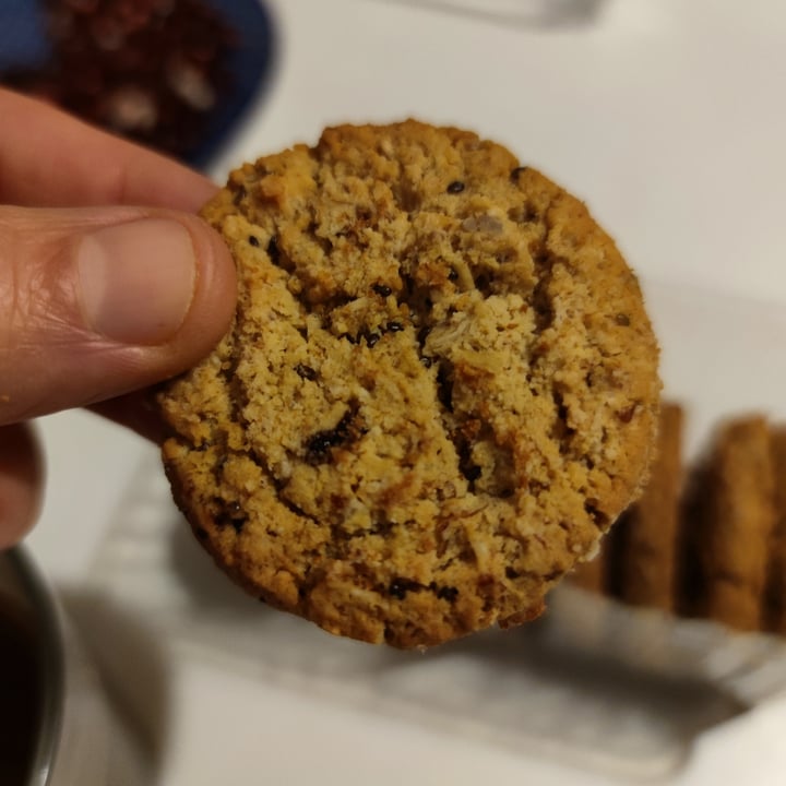 review photo of Vemondo Vegan Oat Cookies Seeds and Apricot shared by @micip on 28 Nov 2021 - review