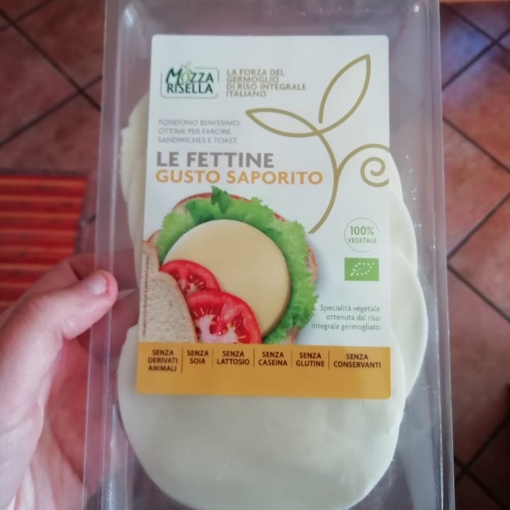 review photo of Mozzarisella Le fettine gusto saporito shared by @elispelis on 23 Feb 2022 - review