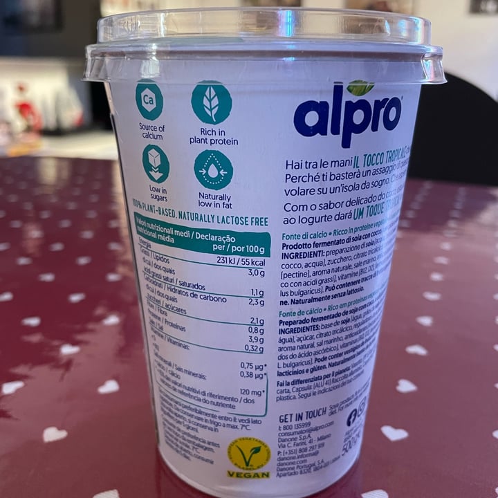 photo of Alpro Natural Con Coco Yogurt shared by @laceliacavegana on  10 Jul 2022 - review