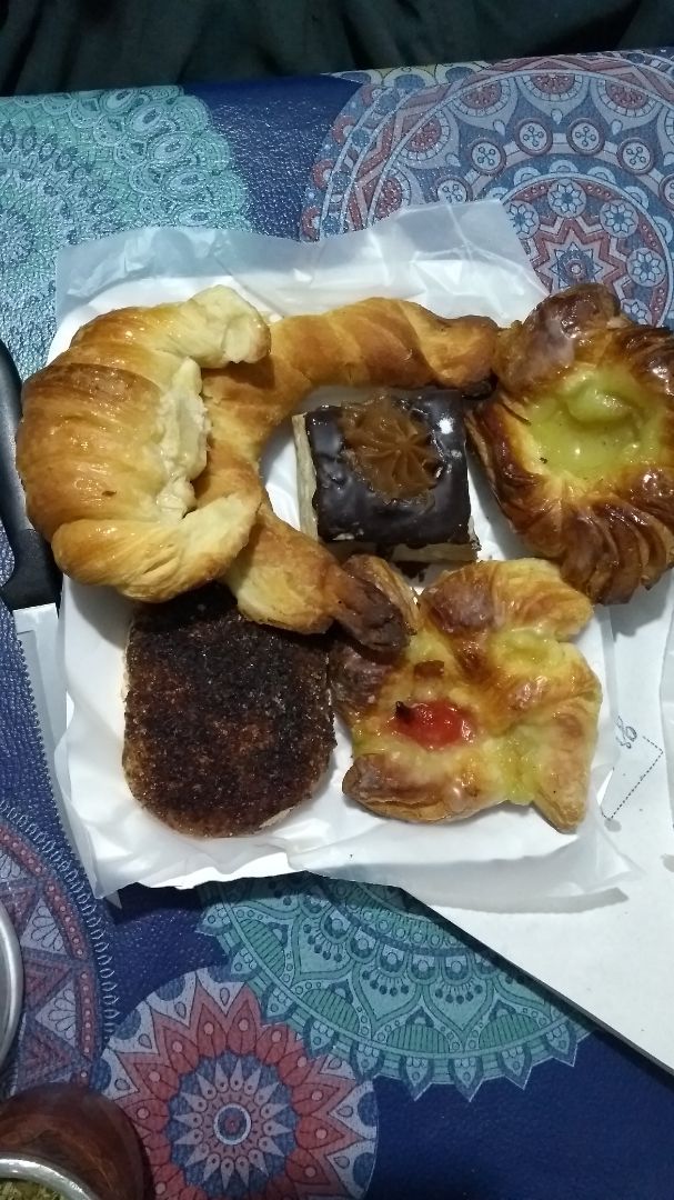 photo of Heaven (Delivery and Take-away) Surtido de Facturas shared by @digiorello on  19 Jun 2021 - review