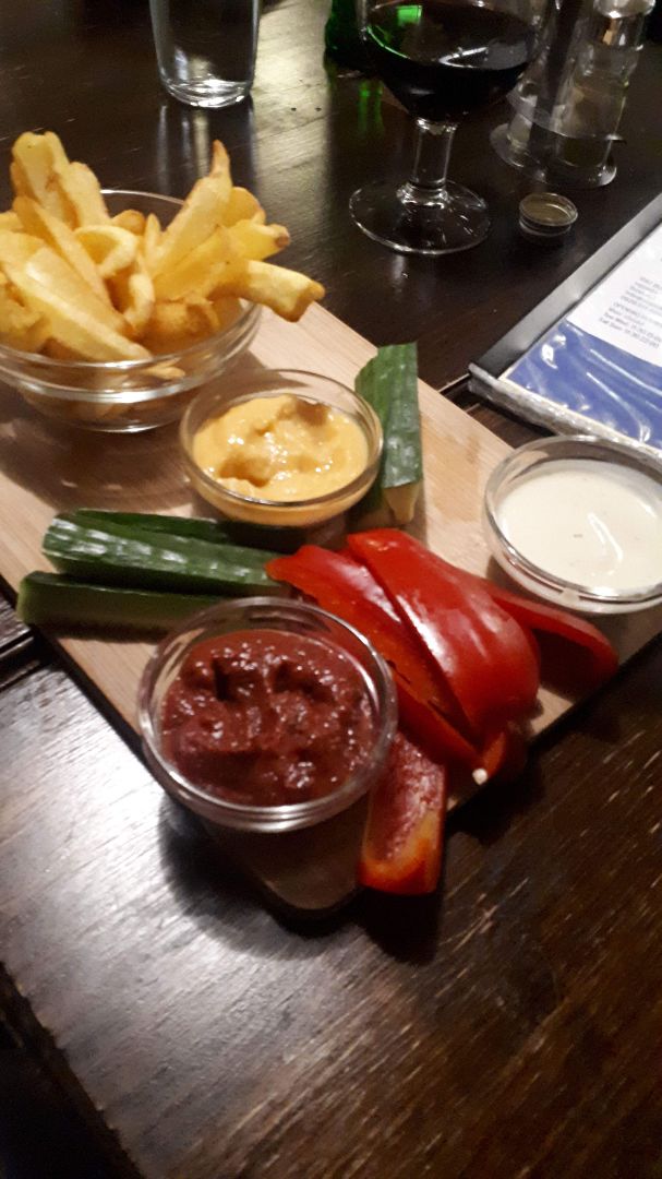 review photo of Kozmosz Vegán Étterem Patatas Con Salsas shared by @pingamoa on 30 Mar 2020 - review