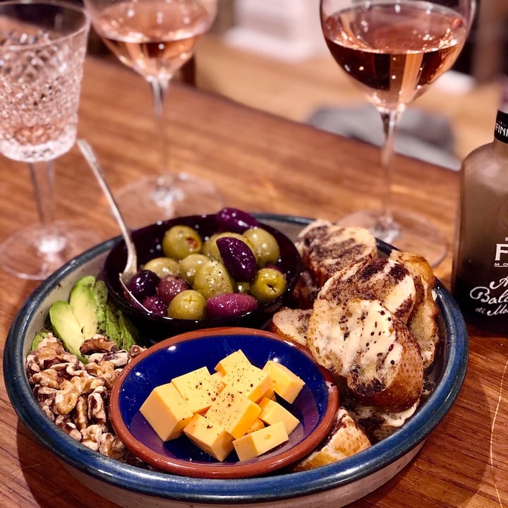 review photo of President's Choice Cheddar Style Block shared by @hannahsotropa on 18 Dec 2020 - review