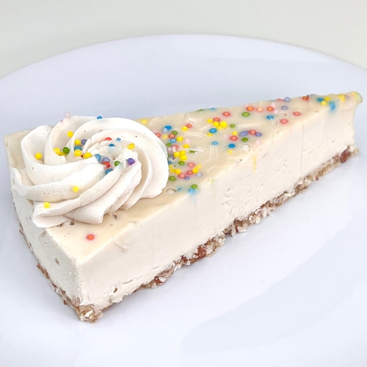 photo of Tiny Moreso Birthday Cake Cheesecake shared by @pdxveg on  05 Aug 2022 - review