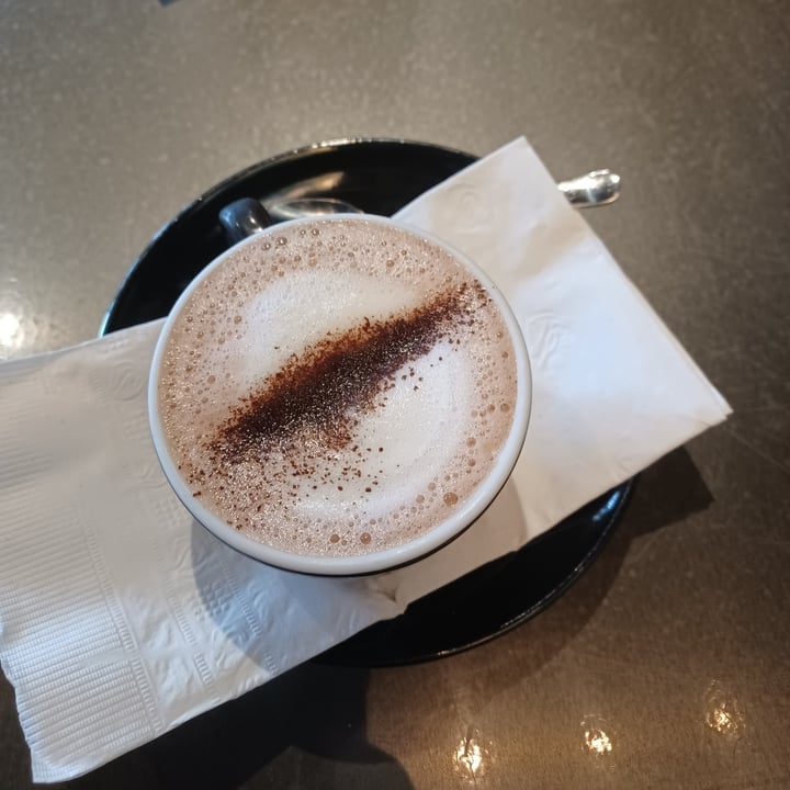 photo of Café Les Cousins Hot chocolate with oat milk shared by @noosyla on  20 Nov 2021 - review