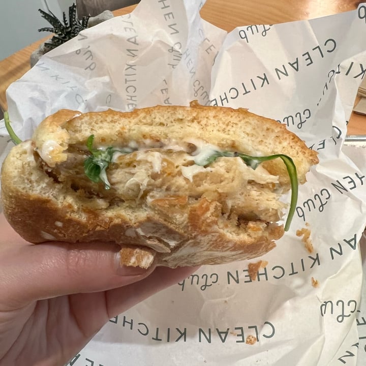 review photo of Clean Kitchen Notting Hill Truffle Mayo Chicken Burger shared by @unicornjumper on 27 Oct 2022 - review