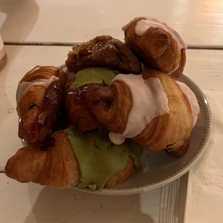 photo of Chaumont Vegan green matcha croissant shared by @stephaniegerard on  06 May 2022 - review