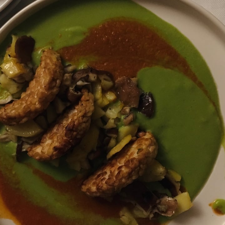 review photo of La Colubrina Mezzelune di Tempeh rosolato, ragù di pomodorini e cremina di piselli shared by @frafada on 05 Oct 2022 - review
