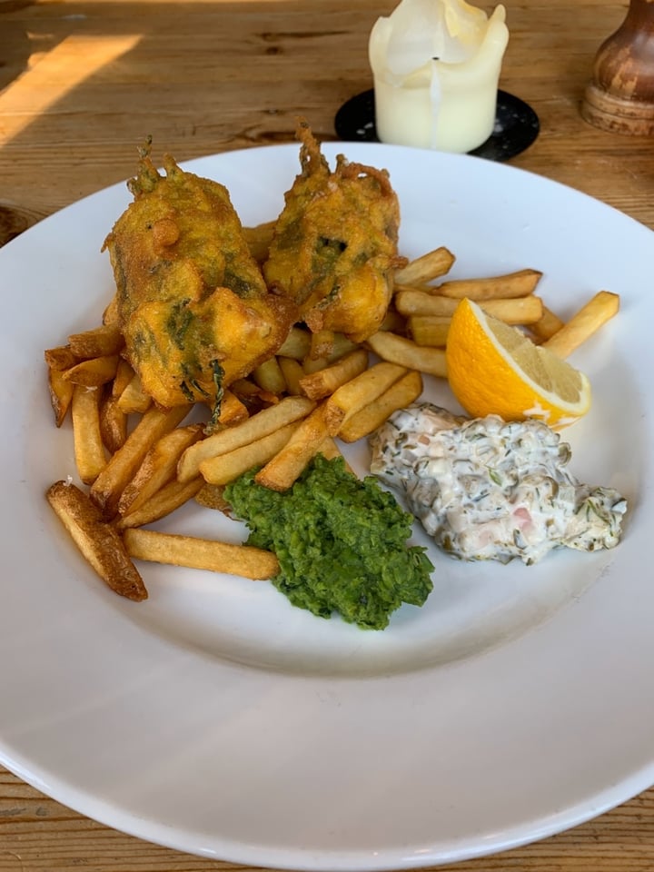 review photo of Red Lion Vegan Fish & Chips shared by @veganclublondon on 07 Feb 2020 - review