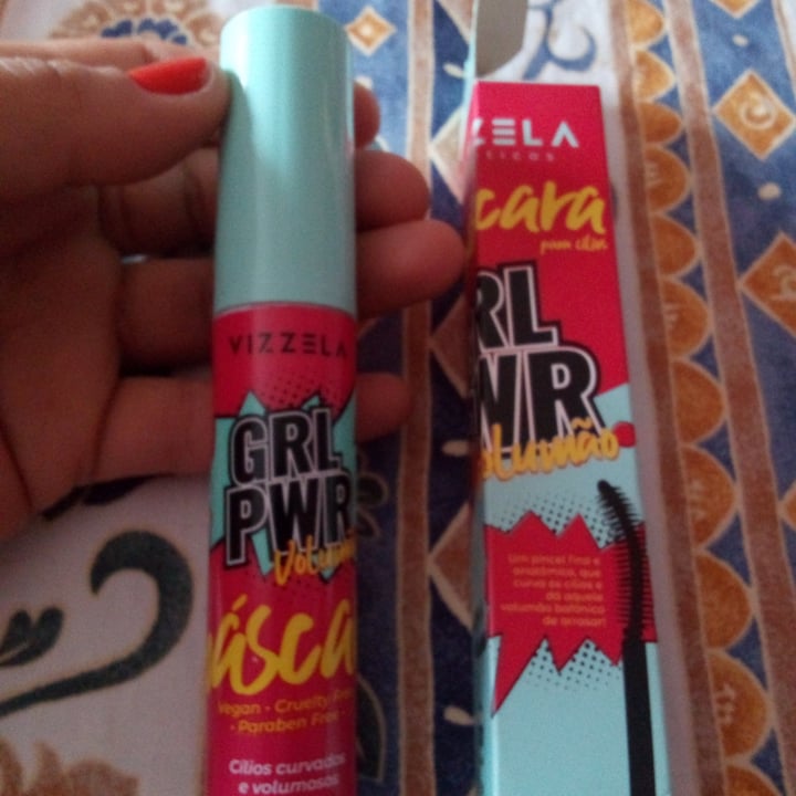 review photo of Vizzela Cosméticos GRL PWR máscara para pestañas shared by @andreitapobre on 01 Oct 2020 - review
