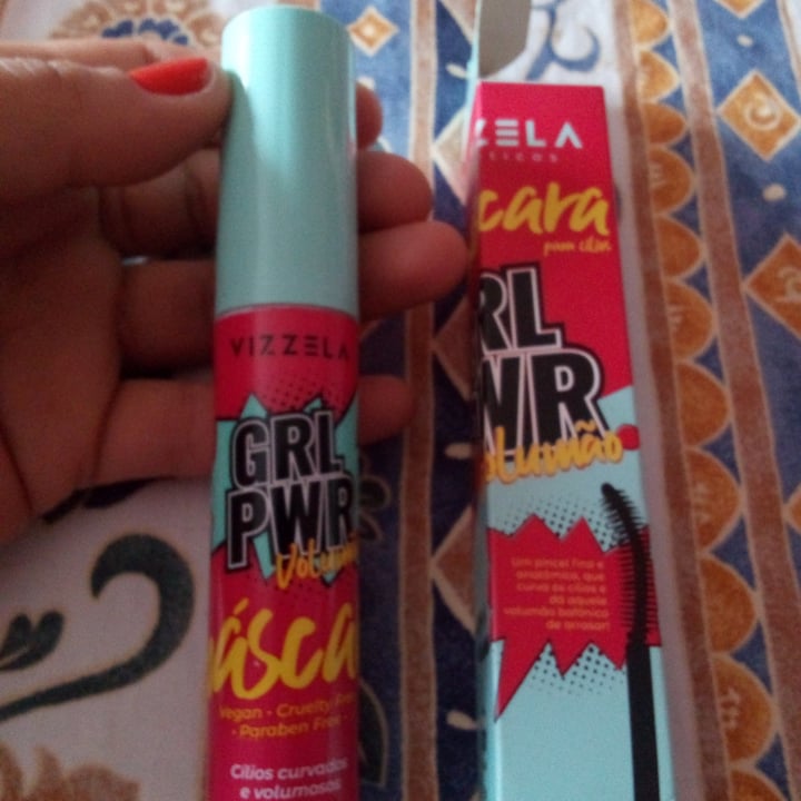 photo of Vizzela Cosméticos GRL PWR máscara para pestañas shared by @andreitapobre on  01 Oct 2020 - review