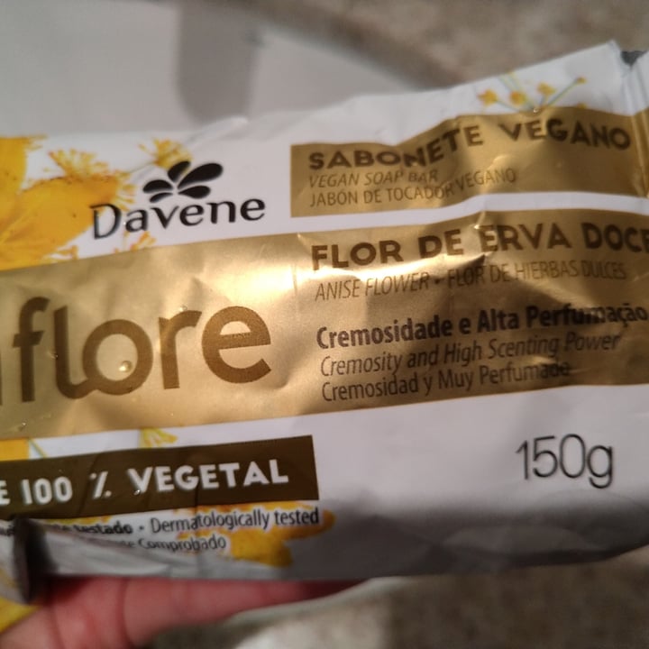 photo of La flore Sabonete Vegetal Flor De Erva Doce shared by @sabrinadm on  16 Jun 2022 - review