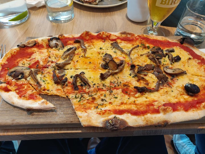 photo of Wildwood Vegan mushroom pizza shared by @thecheeyscamp on  03 Sep 2019 - review