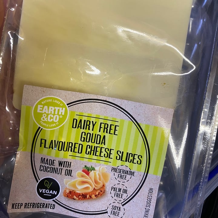 photo of Earth & Co Dairy Free Gouda Flavoured Cheese Slices shared by @bianca1701 on  31 Aug 2021 - review