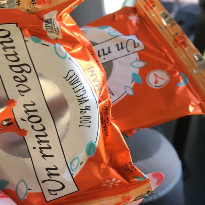 review photo of Un Rincón Vegano Alfajor de Maní shared by @luucoiman on 01 Apr 2021 - review