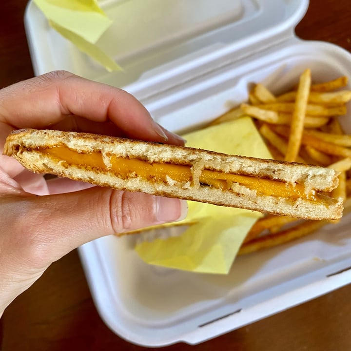 photo of Native Foods Café Kids Grilled Cheese shared by @curvycarbivore on  17 Aug 2022 - review