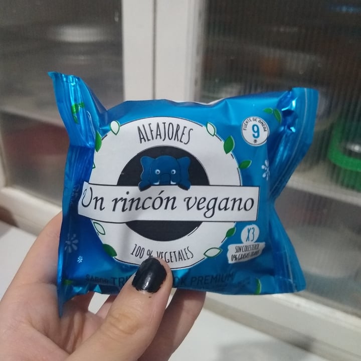 photo of Un Rincón Vegano Alfajor Triple Black Premium shared by @beruvita on  19 Jan 2021 - review
