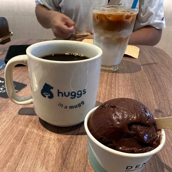photo of Huggs Collective - Aibi Maxwell Oat milk dark chocolate ice cream shared by @musclecookie on  05 Nov 2022 - review