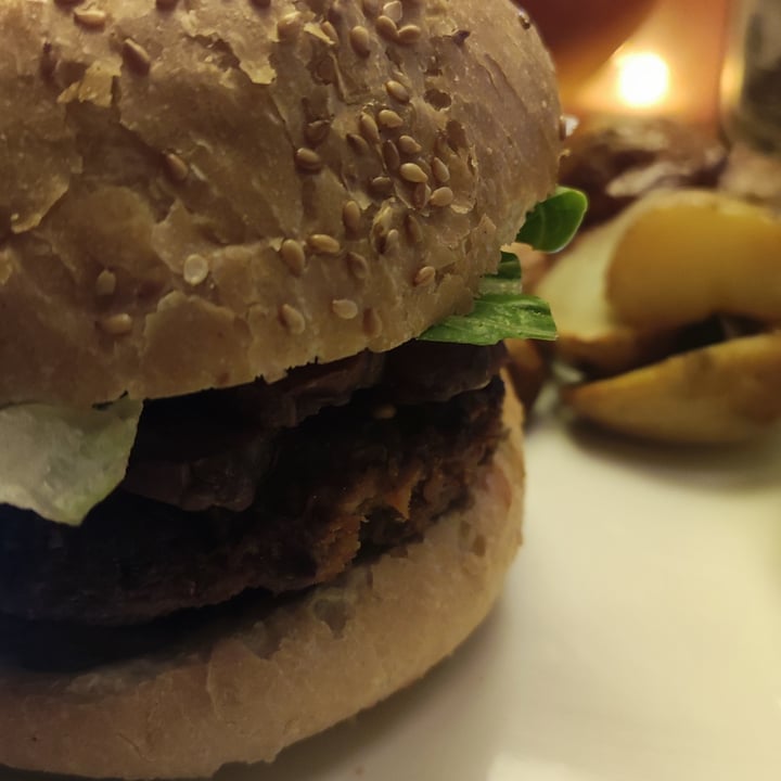 photo of MAITREA Beyond burger shared by @esperanzafumilla on  18 Jun 2022 - review